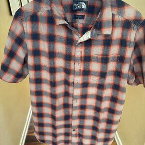 NORTH FACE SHORT SLEEVE SHIRT SIZE MEDIUM 100% COTTON SEVEN BUTTON ONE POCKET